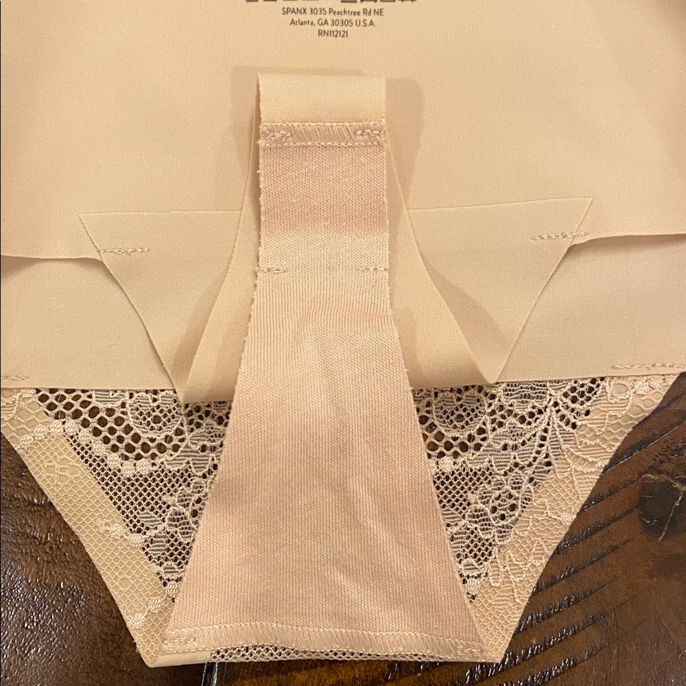 NWOT SPANXsupersmooth Undie-techtable Cream Lace Thong - Picture 8 of 9